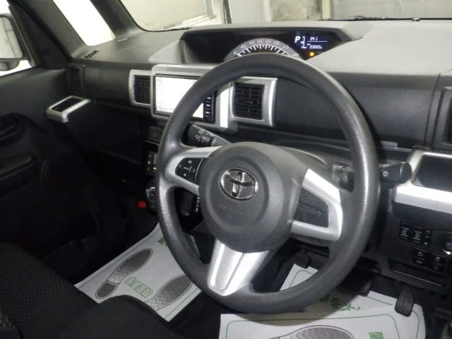 Toyota Pixis Mega LA700A 2021